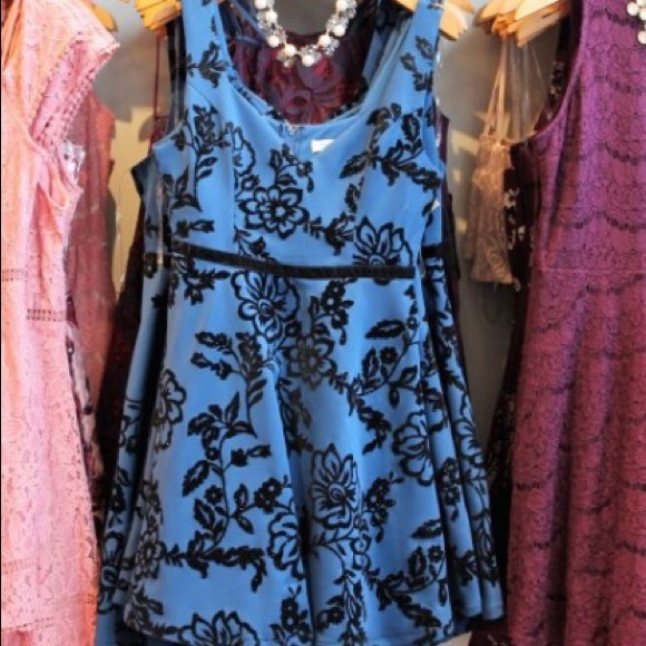 Blue Velvet Floral Dress - Picture 3 of 3